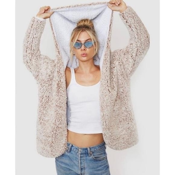 BEAUTIFUL REVERSIBLE IVORY BROWN SHERPA COAT - Picture 4 of 5